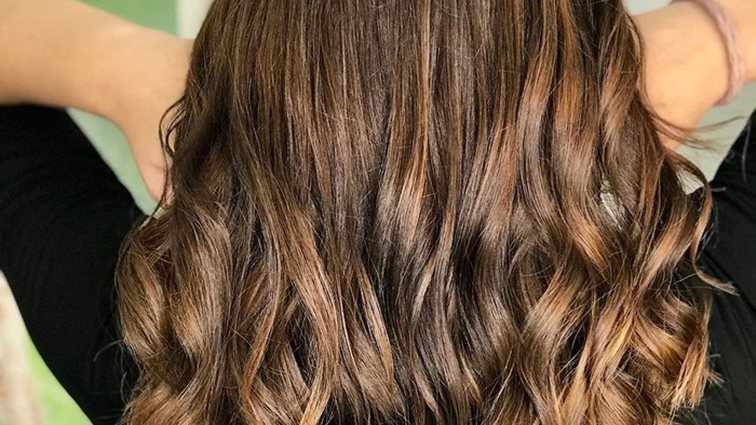 Chocolate Chai: Το χρώμα που θέλεις να βάψεις τα μαλλιά σου φέτος το φθινόπωρο και δεν το ξέρεις
