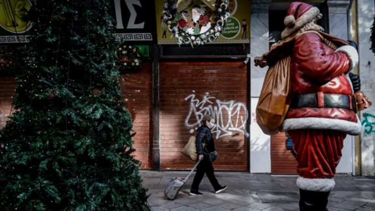 Χριστούγεννα: Μέχρι 9 άτομα στο ρεβεγιόν