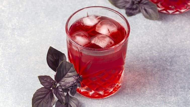 Δοκίμασε το &quot;botox της φύσης&quot; - Το ρόφημα με 2 υλικά που υπόσχεται λαμπερό δέρμα