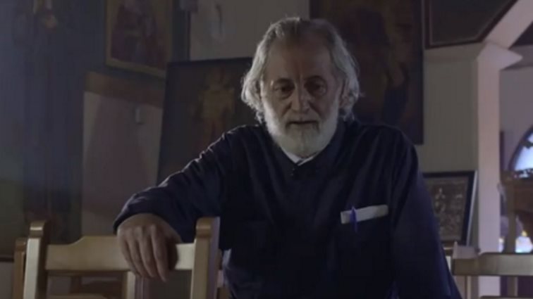 "Σασμός" | Το ανατρεπτικό spoiler του παπά-Μιχάλη για τη σχέση του με τον Παύλο Βρουλάκη