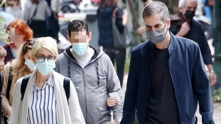 Η Σία Κοσιώνη και ο Κώστας Μπακογιάννης σε οικογενειακές στιγμές με τον γιο τους