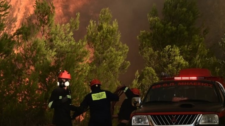 Live blog για τη φωτιά στην Αττική: Μάχη με διάσπαρτες εστίες και αναζωπυρώσεις σε πολλά σημεία