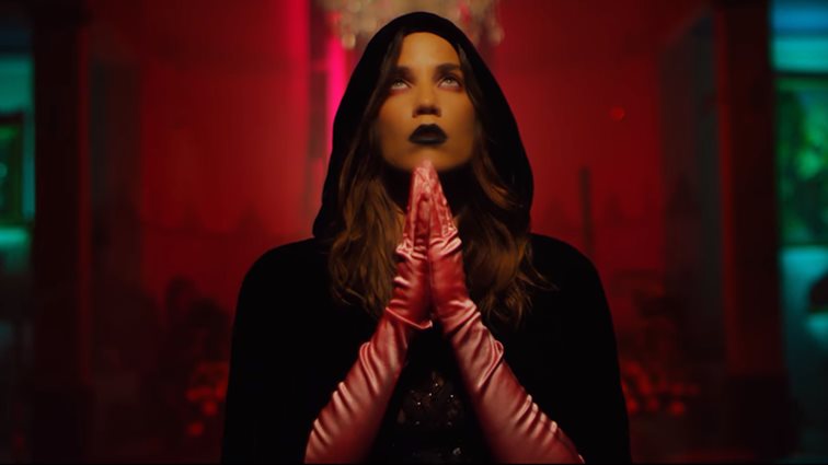 Κατερίνα Στικούδη: Η απάντηση για το «Ενθάδε Κείται»: «Είναι ένας ρόλος»