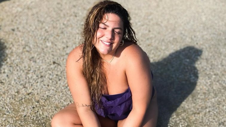 Δανάη Μπάρκα | Η νέα φωτογραφία με κατακόκκινο μαγιό και η αποστομωτική απάντησή της για τη λεκτική επίθεση