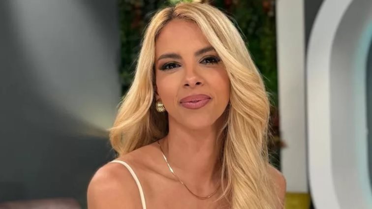 Η Τζένη Μελιτά φόρεσε το χρώμα τάση της σεζόν