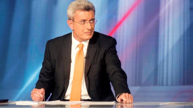 Νίκος Χατζηνικολάου: Φωτογραφίζει για πρώτη φορά και τους τρεις γιους του μαζί!