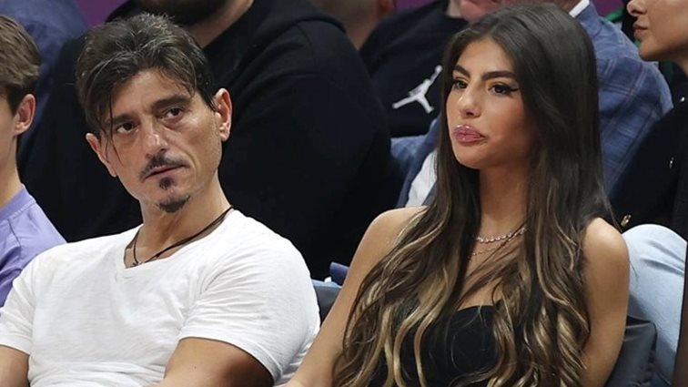 Η Δέσποινα Γιαννακοπούλου σε έκθεση για τη σεξουαλική κακοποίηση - Οι φωτογραφίες με τις συμμαθήτριές της