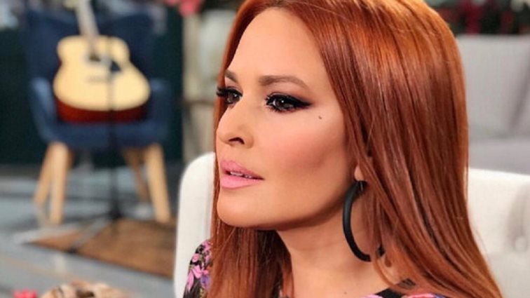 Σίσσυ Χρηστίδου 
: Φωτογραφίες με αφορμή τη γιορτή της | Δείτε με ποιους βγήκε αλλά και το …απόρρητο υλικό