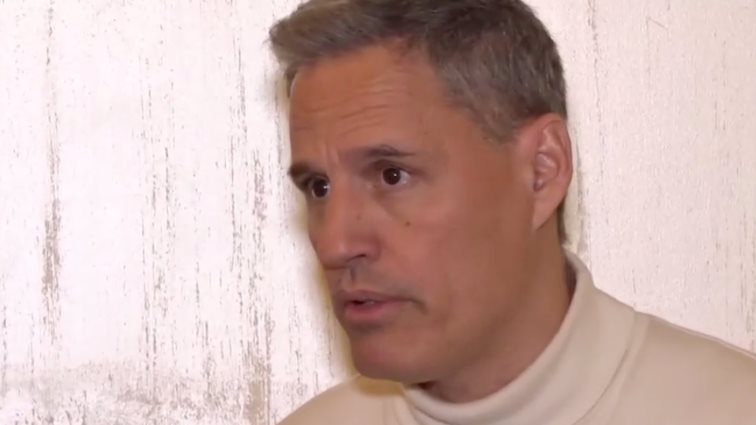 Γρηγόρης Πετράκος: "Δεν βγάζω νέα ταυτότητα. Την ταυτότητά μου την έχω κλειδωμένη σε ένα συρτάρι"