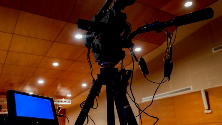 Τα ελληνικά κανάλια τα παίζουν όλα για όλα: Μάχη για τα δικαιώματα της ταινίας που προέβλεψε τον κορωνοϊό