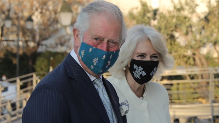 Πρίγκιπας Κάρολος &amp; Καμίλα | Οι συμβολισμοί πίσω από τις προστατευτικές τους μάσκες