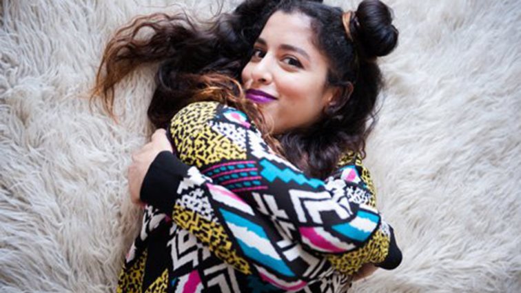 Μαρίνα Σάττι: Ποια είναι η τραγουδίστρια που έγινε viral και ποστάρουν όλοι το τραγούδι της;