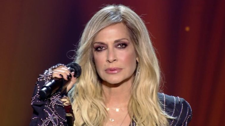 Ιστορική στιγμή! Η Άννα Βίσση καλησπερίζει τη Δέσποινα Βανδή στο J2US