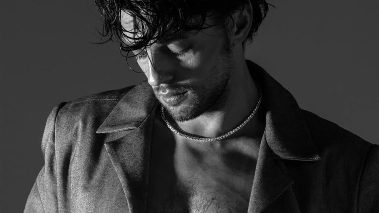 Αλέξανδρος Πιεχόβιακ: &quot;Ο πατέρας μου δεν είχε κανένα πρόβλημα που έβλεπε τον γιο του να φιλιέται με έναν άλλο άνδρα&quot;