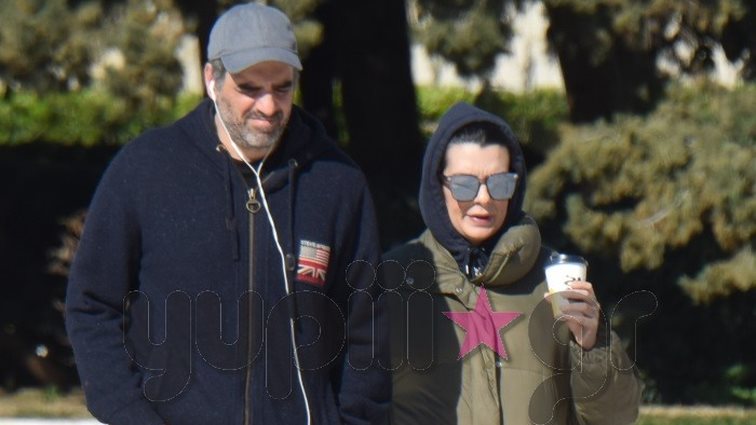 Νικολέττα Ράλλη &amp; Μιχάλης Ανδρούτσος: Χαλαρή βόλτα στο άδειο κέντρο λίγο πριν γίνουν γονείς! Δείτε τα στιγμιότυπα