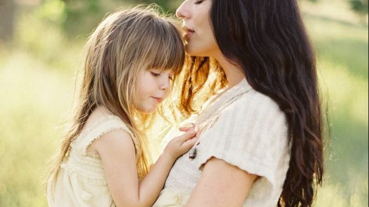 MamaPost by The Mamagers
: «Δεν φτάνει ν’ αγαπάς τα παιδιά σου, χρειάζεται και να τα συμπονάς»
