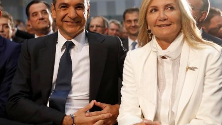 Κυριάκος &amp; Μαρέβα Μητσοτάκη: Η λαμπερή κοινή εμφάνιση στη ΔΕΘ &amp; το φιλί μπροστά στην κάμερα