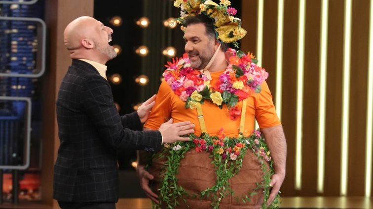 Νίκος Μουτσινάς
: Η ξεκαρδιστική «πρόκληση» στον Αρναούτογλου: «Είσαι ό,τι χειρότερο στην τηλεόραση μετά το Power Of Love»