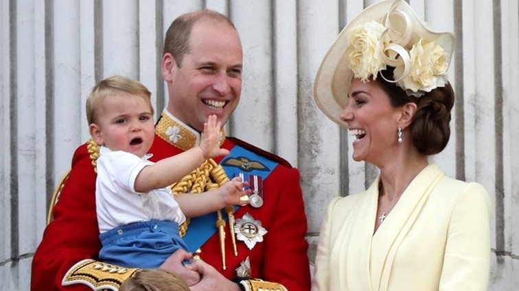 Πρίγκιπας Louis: Φοράει τα ρούχα του μεγάλου του πρίγκιπα George
