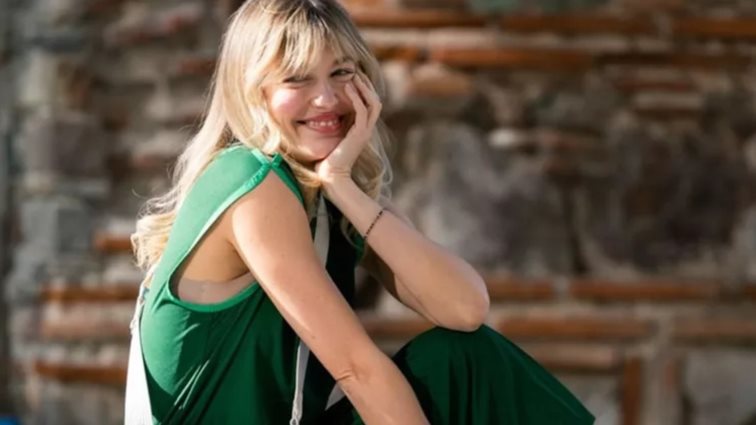 Κλέλια Ανδριολάτου | Βόλτες στο αγαπημένο νησί των διασήμων