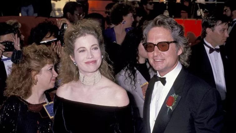 Aπό πρώην κυρία Douglas, κόμισσα του Dartmouth! Φωτογραφίες από τον γάμο της Diandra με τον ετεροθαλή αδελφό της Lady Di