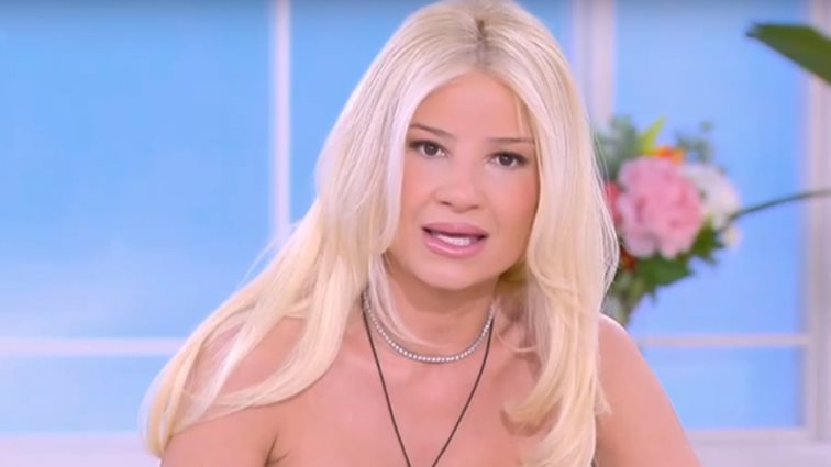 Φαίη Σκορδά: &quot;Συμβαίνουν πράγματα που δεν μπορείς να μοιραστείς - Πρέπει να φορέσεις τη μάσκα και να είσαι χαρούμενος&quot;