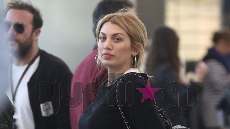 Κωνσταντίνα Σπυροπούλου: Η επιστροφή στην Ελλάδα και ο άνδρας που την περίμενε στο αεροδρόμιο | Όλες οι φωτογραφίες