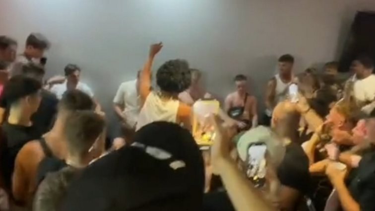 Ζάκυνθος: Σάλος με το βίντεο που δείχνει ερωτικό διαγωνισμό μεταξύ τουριστών σε κλαμπ του νησιού - Εξετάζεται η γνησιότητά του