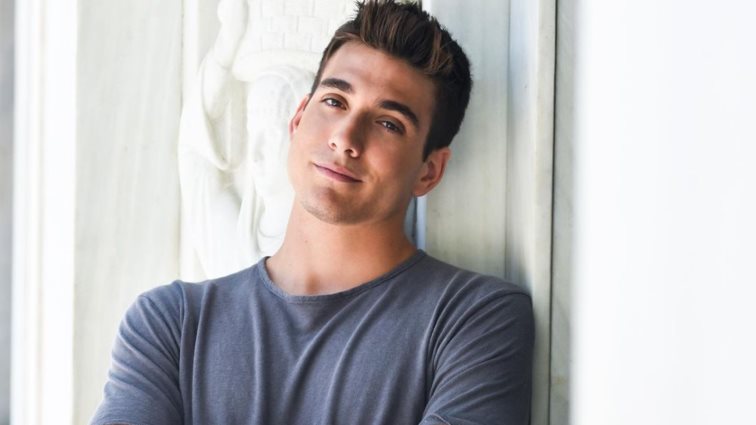 Ο Γιώργος Κακοσαίος κυκλοφορεί xmas clip με προσωπικές φωτογραφίες!