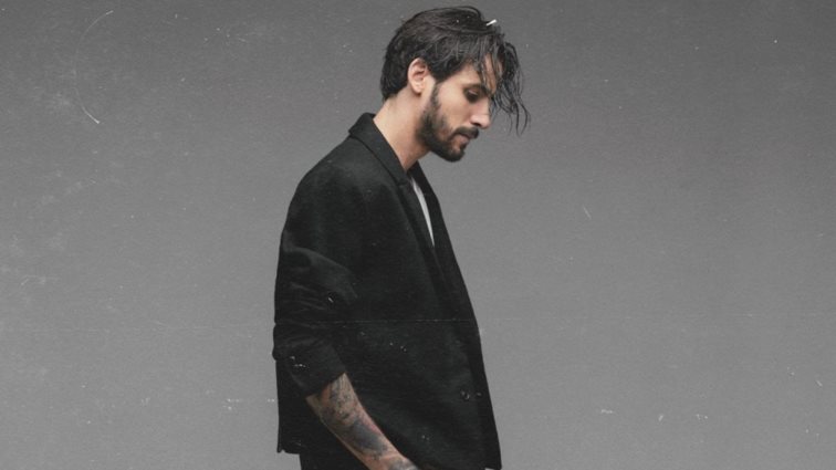 Το νέο τραγούδι του Αναστάσιου Ράμμου μόλις κυκλοφόρησε! Δείτε το ανατρεπτικό music video