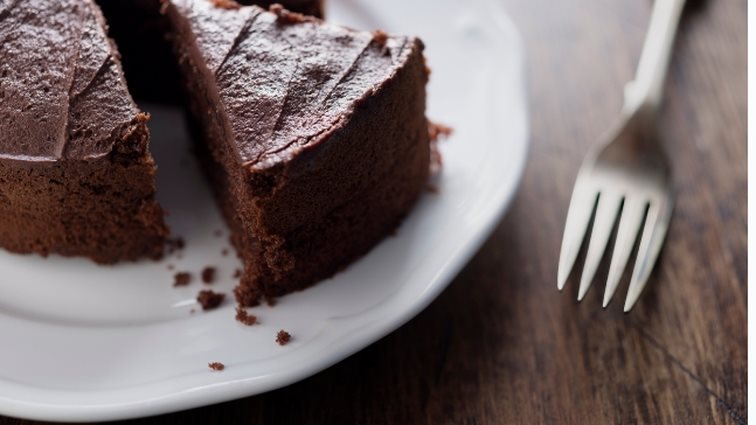 Για αυτό το φανταστικό σοκολατένιο τρουφο-κέικ, δε χρειάζεσαι ούτε αλεύρι ούτε φούρνο