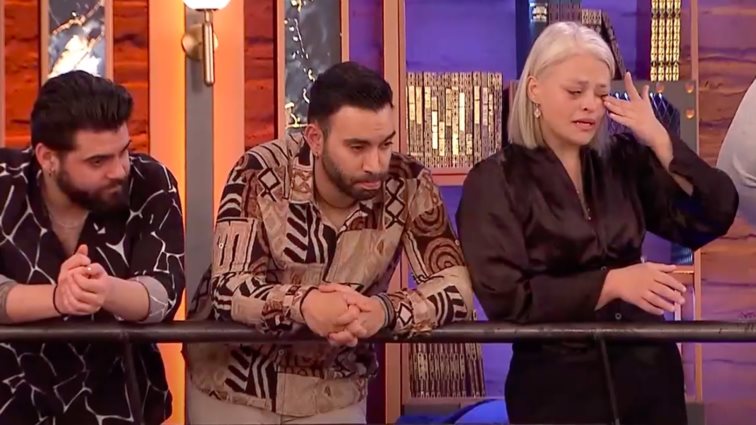 Μαζικές αποχωρήσεις με δάκρυα από το MasterChef: "Είναι η άβολη στιγμή που ζητάμε την ποδιά"