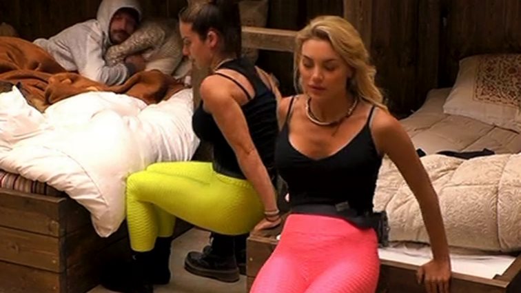 Η Φάρμα | Αλεξάνδρα Παναγιώταρου και Κυριακή Κατσογρεσάκη κάνουν γυμναστική και ανάβουν &quot;φωτιές&quot;