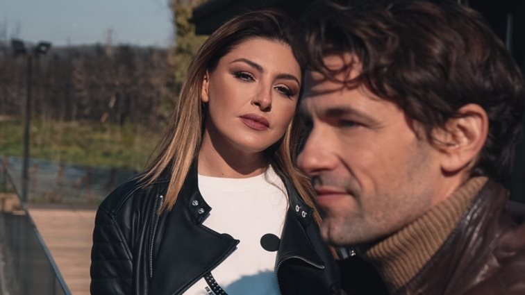 Έλενα Παπαρίζου | Ο Αποστόλης Τότσικας πρωταγωνιστεί στο νέο της βίντεο κλιπ