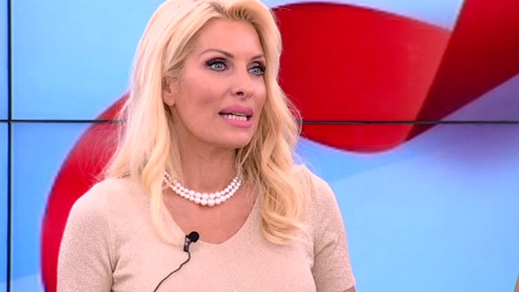 Ελένη Μενεγάκη: Η ατάκα για το συμβόλαιο με τον Alpha, η συζήτηση με τον παραγωγό της, η αναφορά στα χαμηλά νούμερα &amp; η υπόσχεση στο κοινό