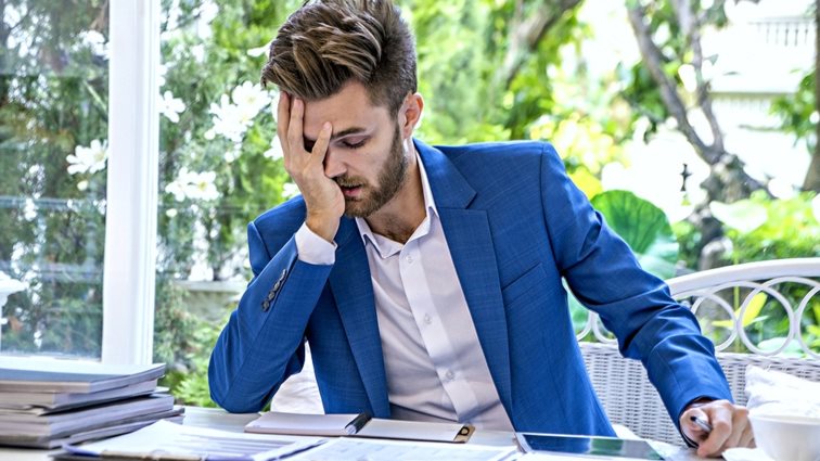 Πώς να γυρίσεις στη δουλειά μετά τις διακοπές και να την παλέψεις
: Συμβουλές ομαλής εργασιακής προσαρμογής μετά την καλοκαιρινή άδεια
