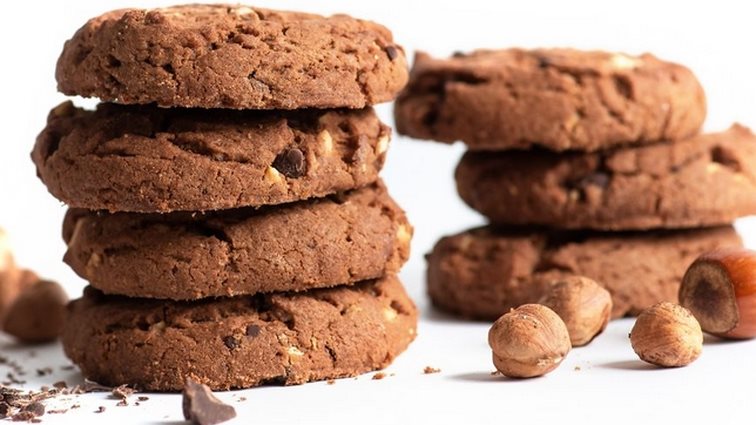 H κορυφαία συνταγή για cookies του Στέλιου Παρλιάρου με κομμάτια σοκολάτας και φουντούκια