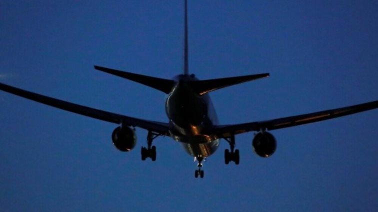 Μεθυσμένος Βρετανός προκάλεσε αναστάτωση σε πτήση προς το Ηράκλειο – Συνελήφθη μετά την προσγείωση