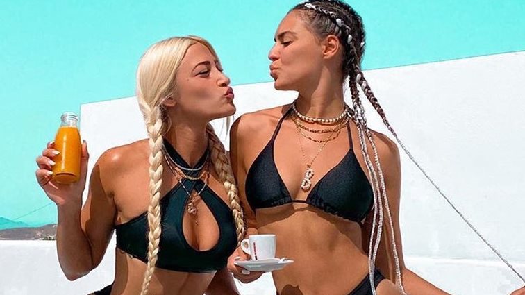 Ιωάννα Τούνη &amp; Βρισηίδα Ανδριώτου: Ποζάρουν topless πάνω στο σκάφος