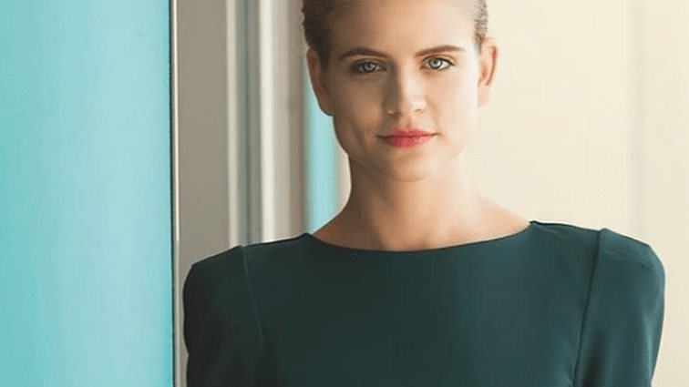 Δανάη Μιχαλάκη 
: Η Δρόσω από τις «Άγριες Μέλισσες» άλλαξε τα μαλλιά της! Δείτε το νέο της look 
