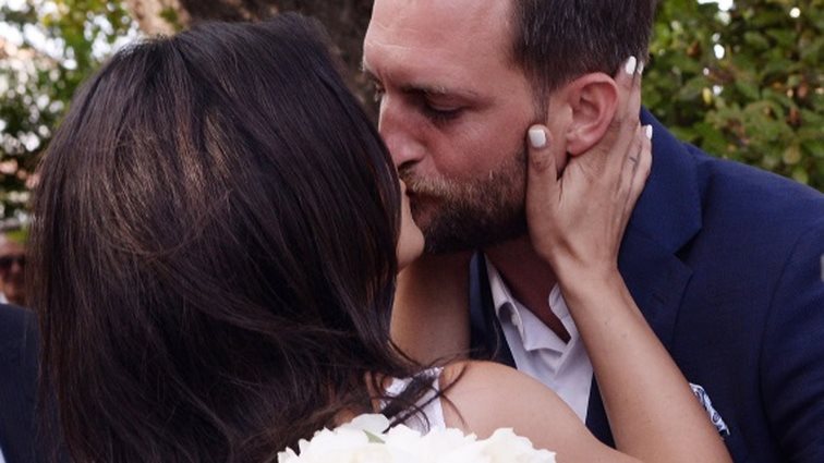 Μαρίνα Ασλάνογλου - Δημοσθένης Πέππας: Το άλμπουμ του γάμου τους στη Σκιάθο: Φωτογραφίες