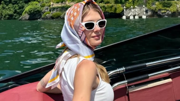 Love is in the air | Η ρομαντική έκπληξη στην Αμαλία Κωστοπούλου και τα πεσμένα ροδοπέταλα στο πάτωμα