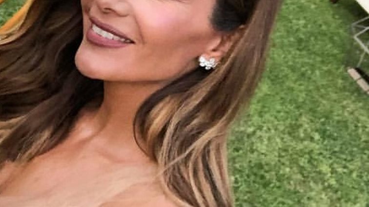 Δέσποινα Βανδή: Η εντυπωσιακή εμφάνιση στον γάμο του Αντώνη Ρέμου και της Υβόννη Μπόσνιακ