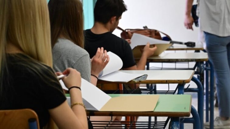 Πανελλαδικές 2025: Αντίστροφη μέτρηση για την έναρξη - Οδηγίες, χρήσιμες πληροφορίες και... απαγόρευση smartwatch