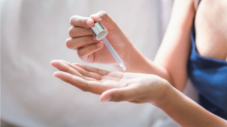 Αυτός είναι ο καλύτερος ορός προσώπου με βιταμίνη C