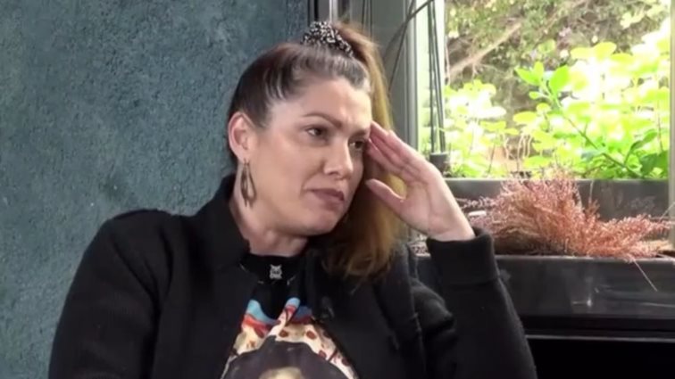 Κλέλια Ρένεση: "Ο μπαμπάς υπάρχει σαν φιγούρα, μια παρουσία σπανιότατη στη δική μας την περίπτωση"