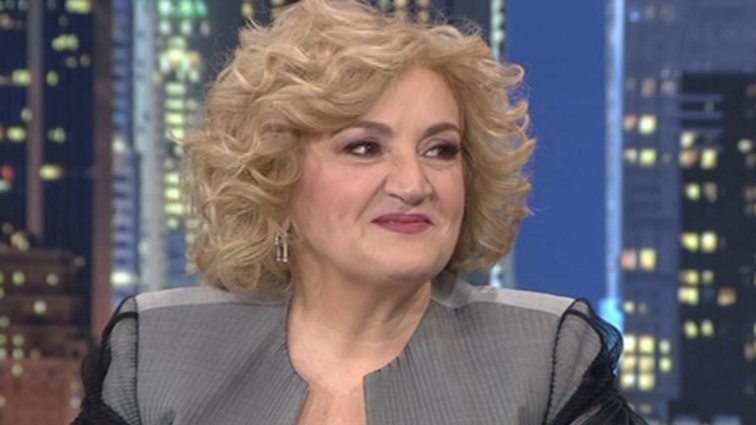 Η Υρώ Μανέ κάνει τον απολογισμό της και μιλά για την κούκλα κόρη της