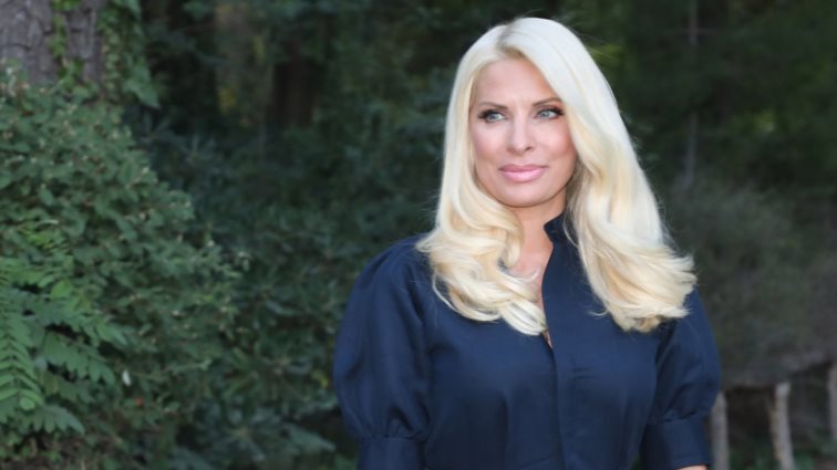 Ελένη Μενεγάκη | Η εντυπωσιακή εμφάνιση στην συνέντευξη τύπου για την εκπομπή της