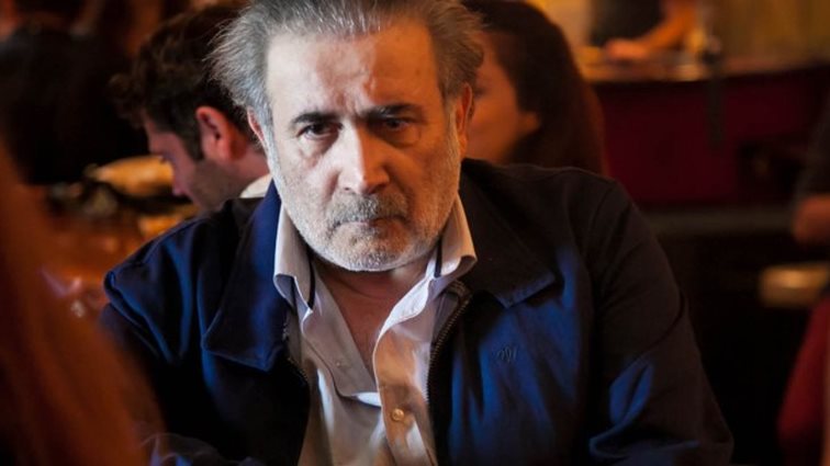 Ο Λάκης Λαζόπουλος Σε Ελεύθερη Πτώση: «Πώς έφτασε εκεί ένας κορυφαίος Έλληνας κωμικός;»