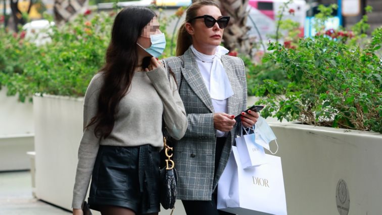 Τατιάνα Στεφανίδου | Βόλτα στο κέντρο με την κόρη της Λυδία